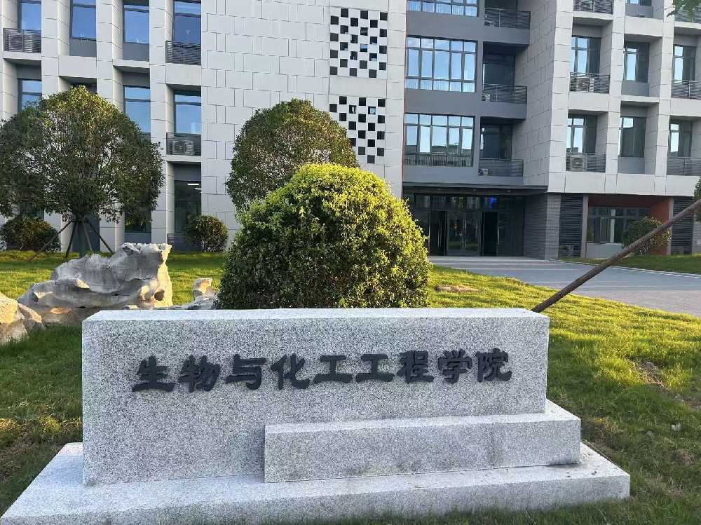 卓尼县扬州职业大学体育场高杆灯项目